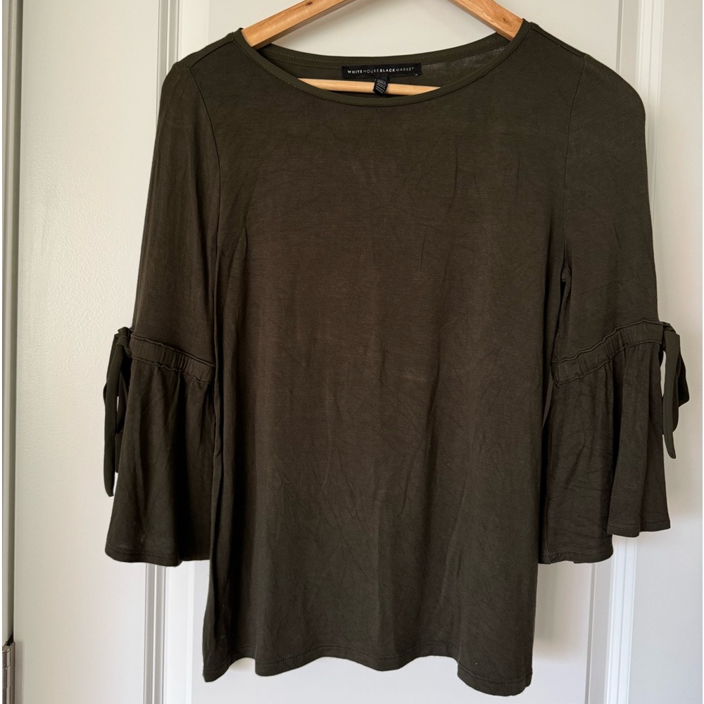 WHBM knit blouse w/ 3/4 length ruffled sleeve. Olive green. Size XS.
